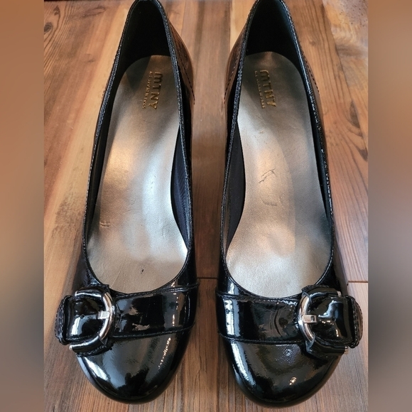 MTNY Black Patent Leather Women's Wedge Shoe with Buckle Detail, Size 7 - Picture 4 of 14
